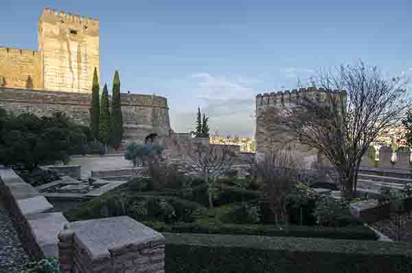 Granada 024 - La Alhambra - palacios Nazaries - Patio de la Madraza.jpg